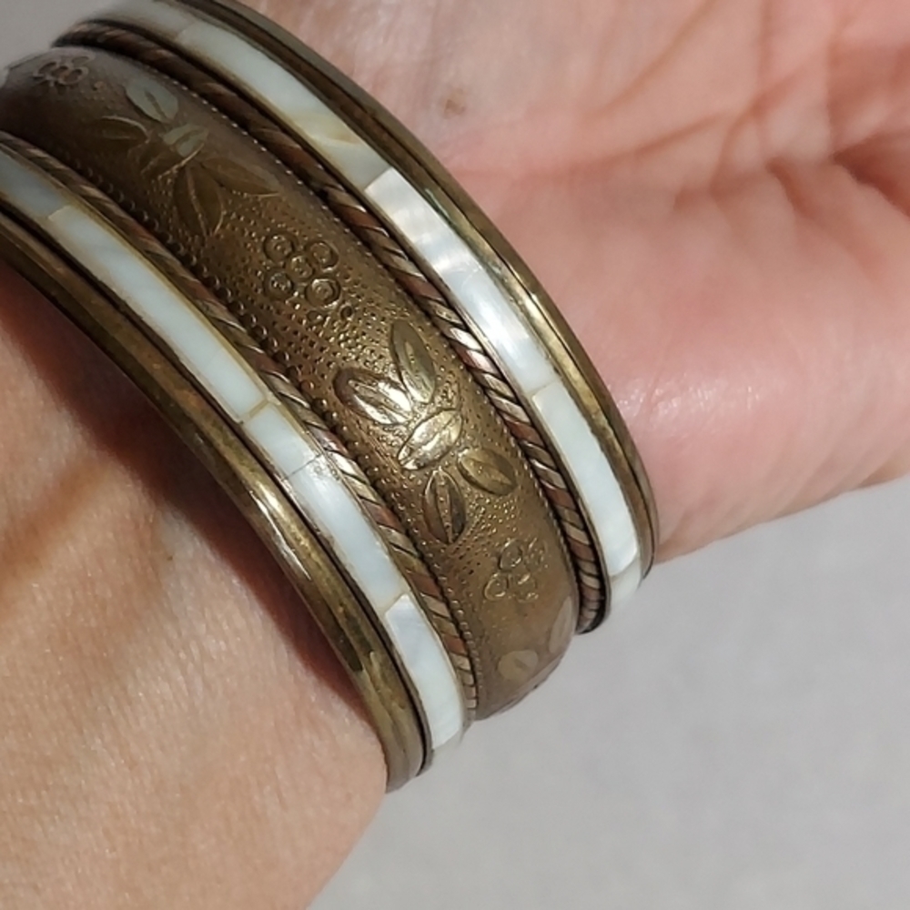 Vintage Brass and Mother of Pearl Bangle Bracelet Etched with decorative accents - Picture 3 of 10